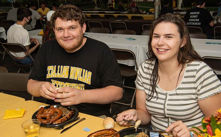 Photo of Two Students Enjoying Food at BW 德国 俱乐部 啤酒节 